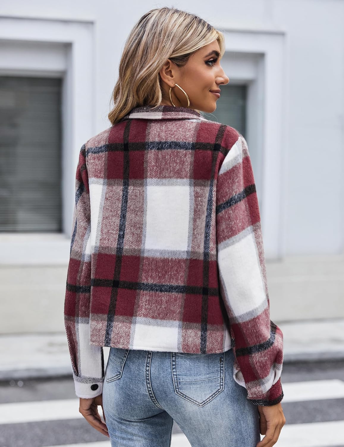 ZEAGOO Jackets for Women Cropped Flannel Plaid Shacket 2025 Fashion Button Down Shirt Coats Tops