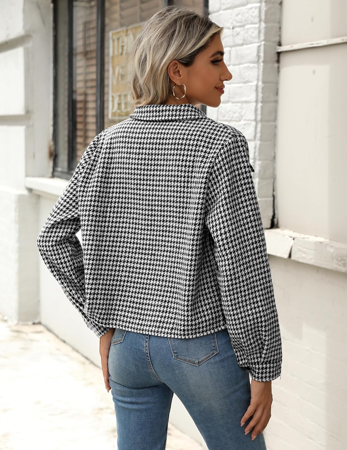 ZEAGOO Jackets for Women Cropped Flannel Plaid Shacket 2025 Fashion Button Down Shirt Coats Tops