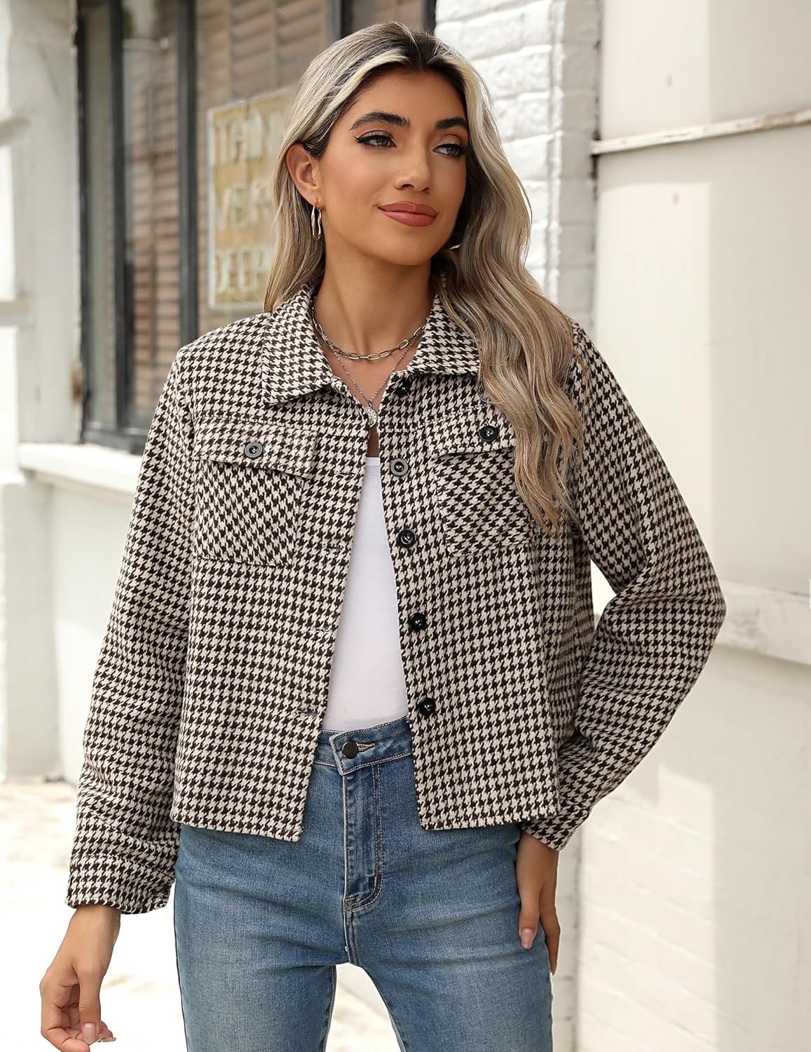 ZEAGOO Jackets for Women Cropped Flannel Plaid Shacket 2025 Fashion Button Down Shirt Coats Tops