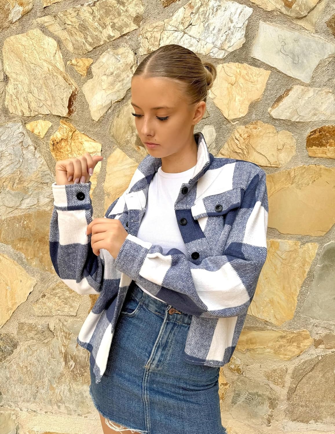 ZEAGOO Jackets for Women Cropped Flannel Plaid Shacket 2025 Fashion Button Down Shirt Coats Tops