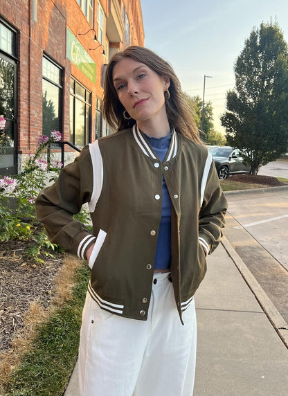 Zeagoo Bomber Jacket Women Varsity Casual Button Down Lightweight 2025 Fall Fashion Short School Outfits with Pockets