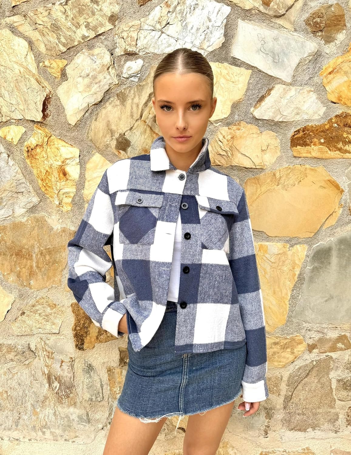 ZEAGOO Jackets for Women Cropped Flannel Plaid Shacket 2025 Fashion Button Down Shirt Coats Tops