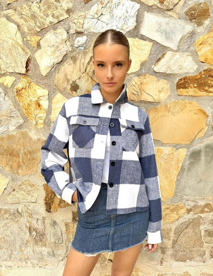 ZEAGOO Jackets for Women Cropped Flannel Plaid Shacket 2025 Fashion Button Down Shirt Coats Tops