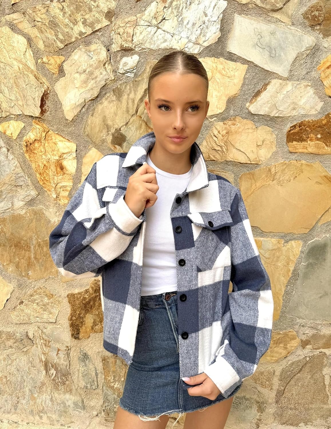 ZEAGOO Jackets for Women Cropped Flannel Plaid Shacket 2025 Fashion Button Down Shirt Coats Tops